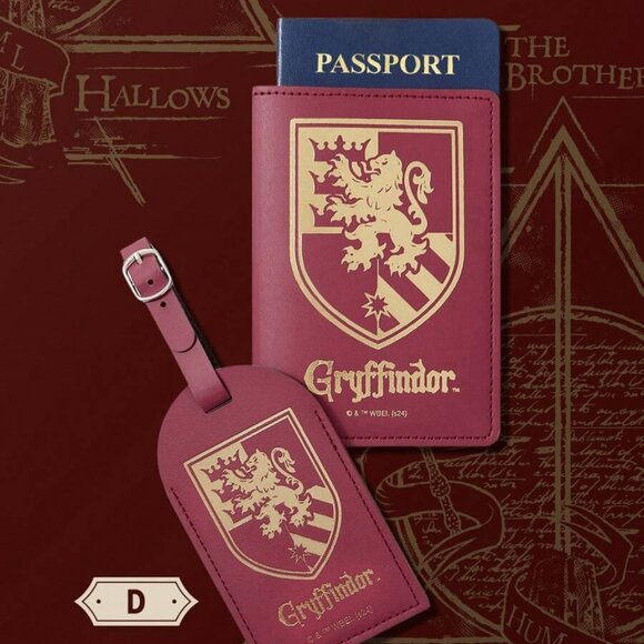 Official Licensed Harry Potter Hogwarts Passport Case & Luggage Tag Set - Picture 9 of 12